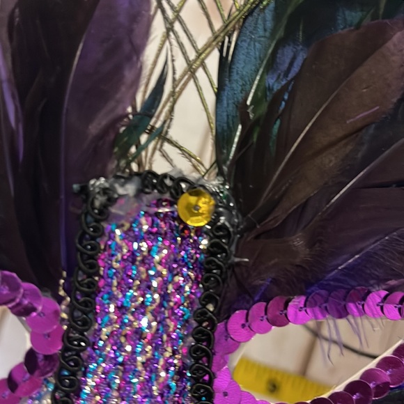Mardi Gras Feather Peacock Sequins Embellished Mask - Picture 9 of 10